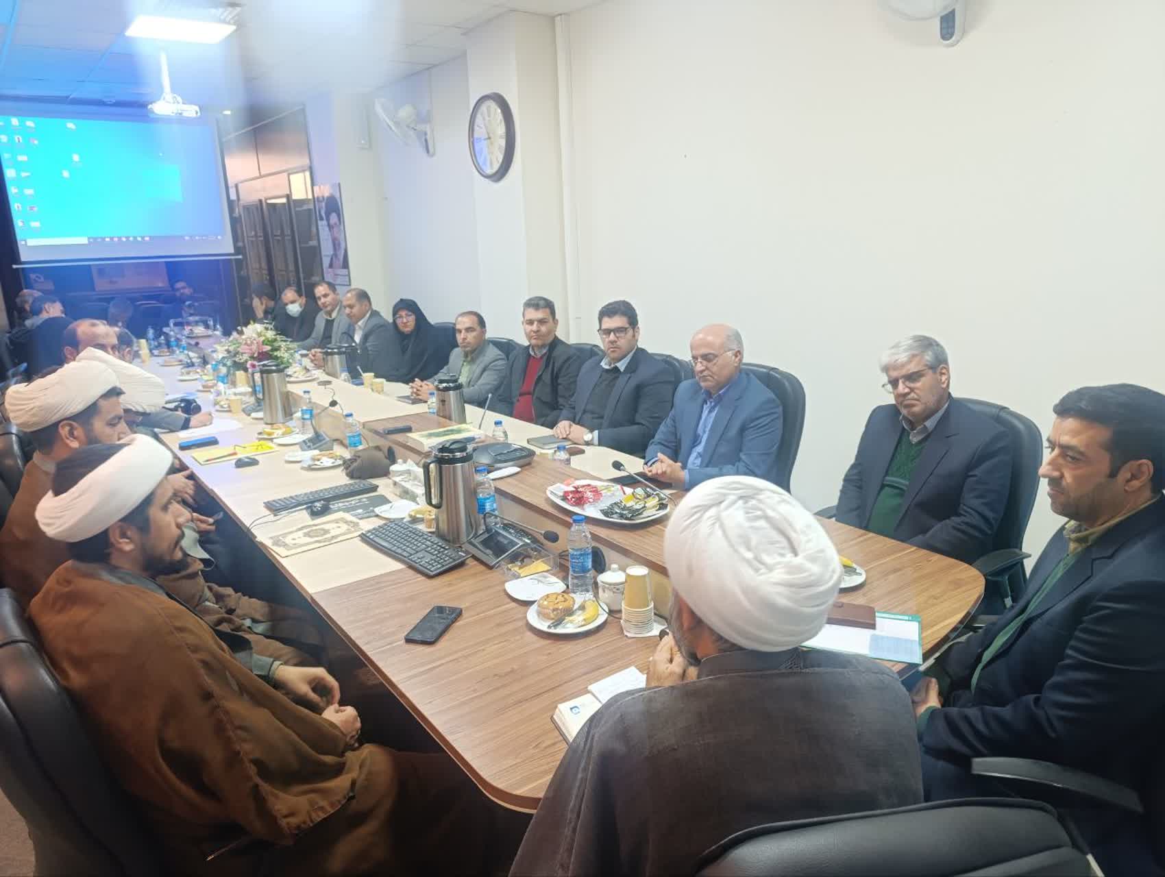 تقدیر از برگزیدگان جشنواره مفلحون و اهدا احکام اعضای شورای امر به معروف و نهی از منکر اداره کل ثبت احوال استان 